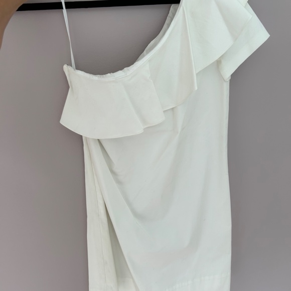 White Club Monaco one sleeve ruffle dress - Picture 4 of 4